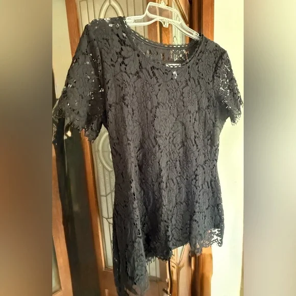 Black Lace Isaac Mizrahi Live
Blouse size Large - Picture 1 of 5
